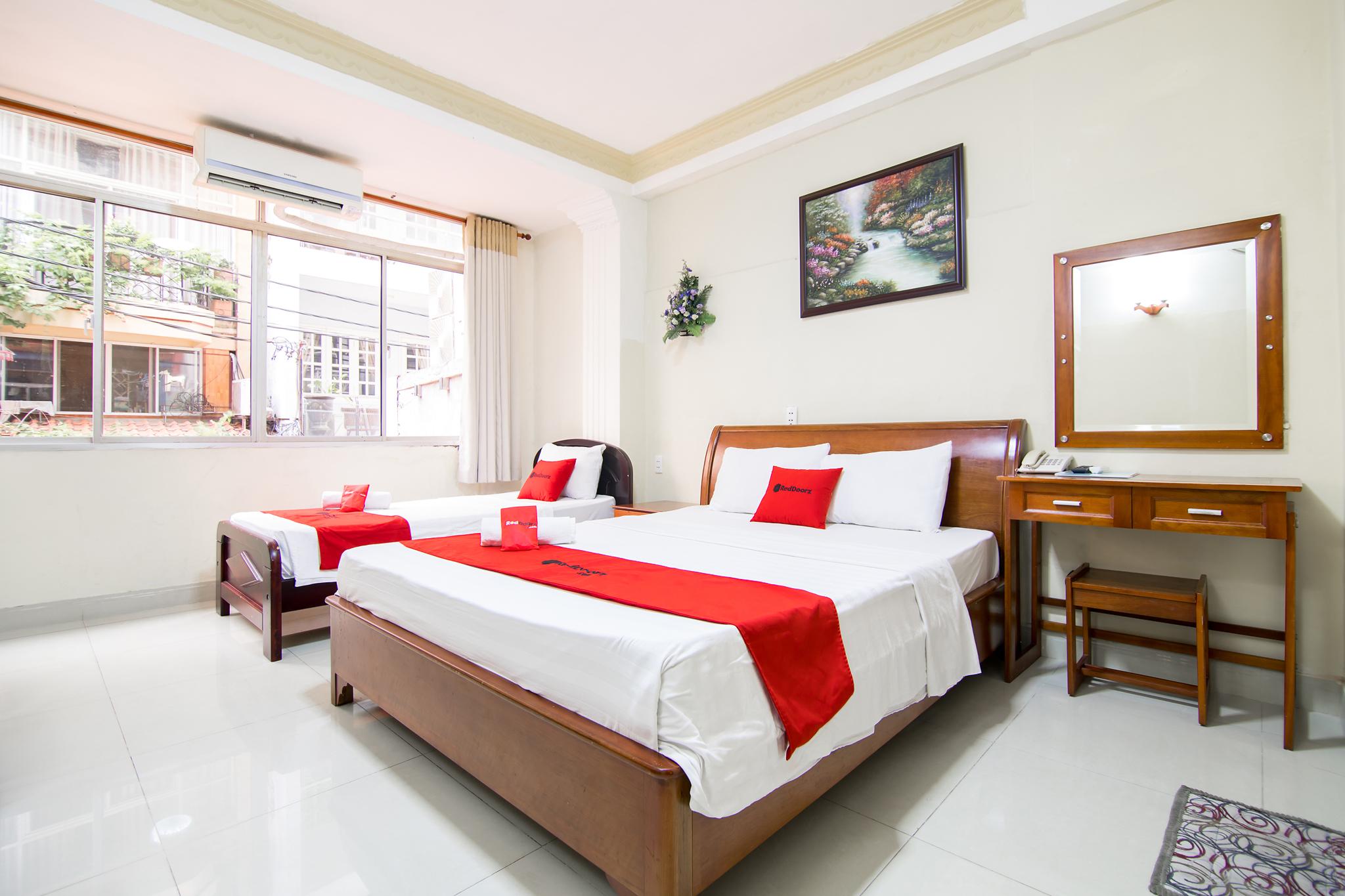 Reddoorz Plus @ Pham Ngu Lao 2 Ho Chi Minh City Exterior photo